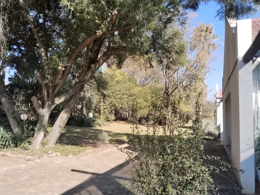 6 Bedroom Property for Sale in Sunset View A H Gauteng