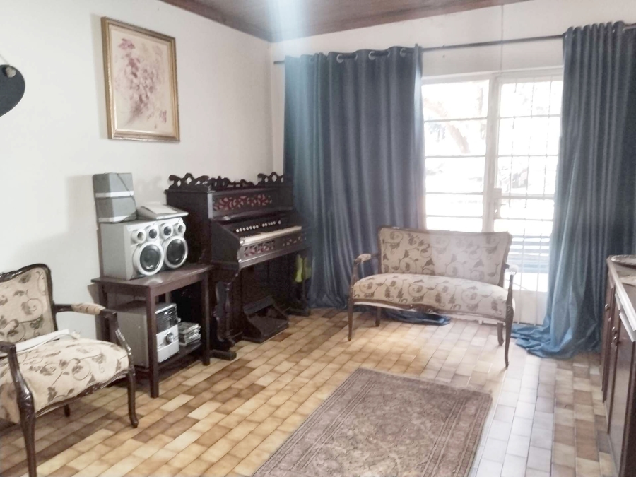 6 Bedroom Property for Sale in Sunset View A H Gauteng