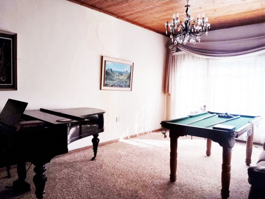 6 Bedroom Property for Sale in Sunset View A H Gauteng