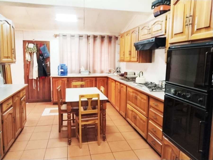 6 Bedroom Property for Sale in Sunset View A H Gauteng