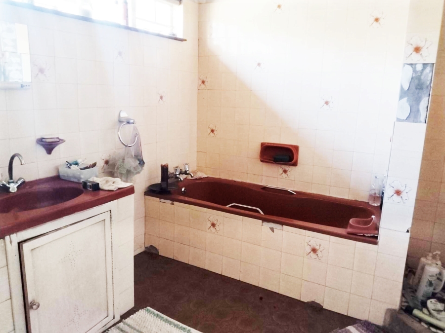 6 Bedroom Property for Sale in Sunset View A H Gauteng
