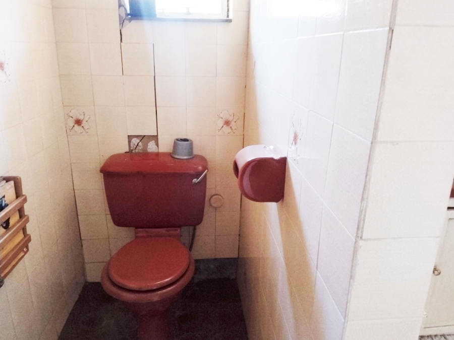 6 Bedroom Property for Sale in Sunset View A H Gauteng