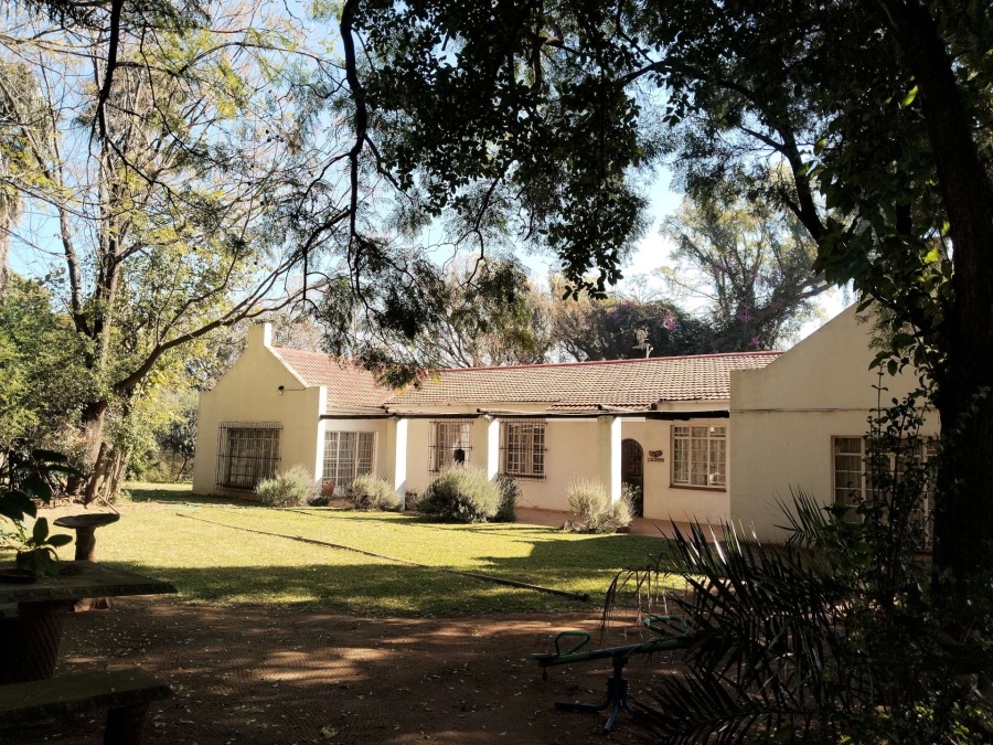 6 Bedroom Property for Sale in Sunset View A H Gauteng