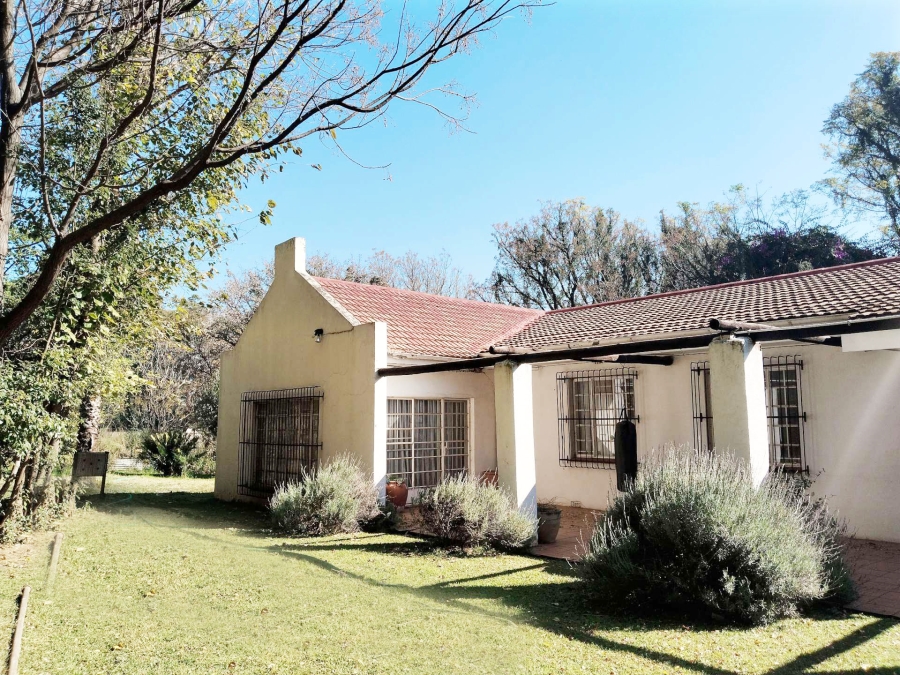 6 Bedroom Property for Sale in Sunset View A H Gauteng