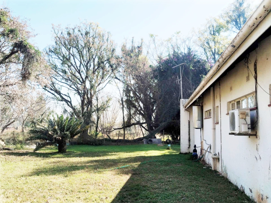 6 Bedroom Property for Sale in Sunset View A H Gauteng