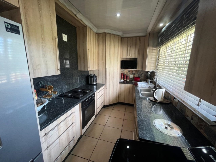 3 Bedroom Property for Sale in Brackendowns Gauteng