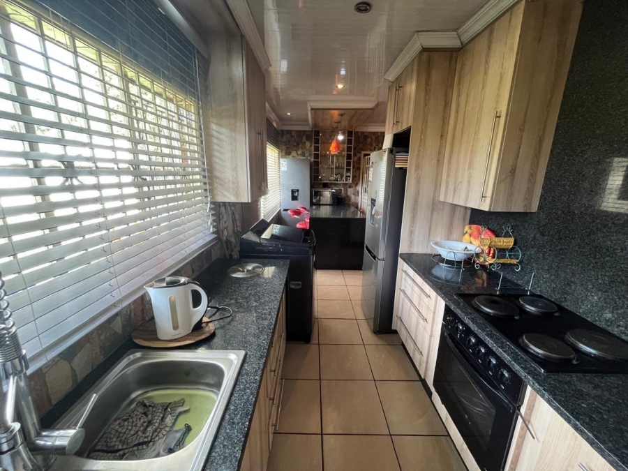 3 Bedroom Property for Sale in Brackendowns Gauteng