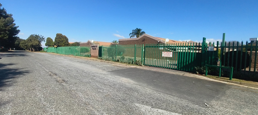 To Let 3 Bedroom Property for Rent in Horizon View Gauteng