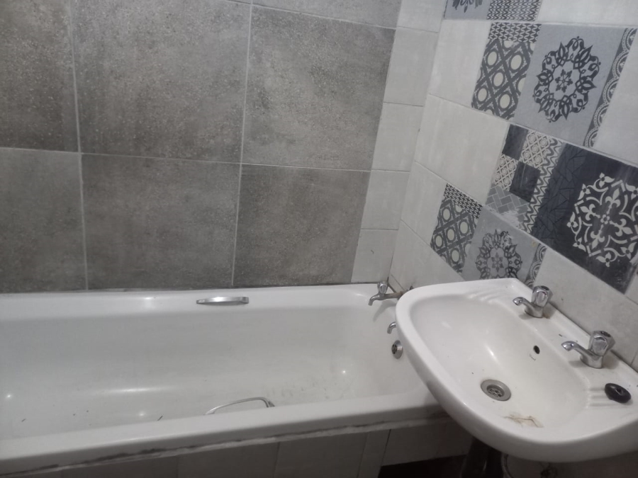 3 Bedroom Property for Sale in Roodekop Gauteng