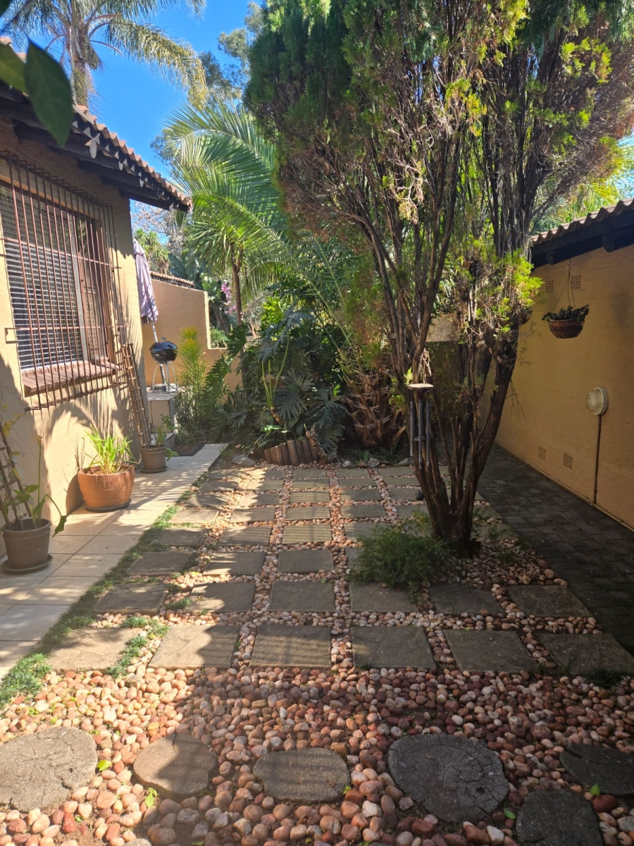 To Let 2 Bedroom Property for Rent in Sandown Gauteng