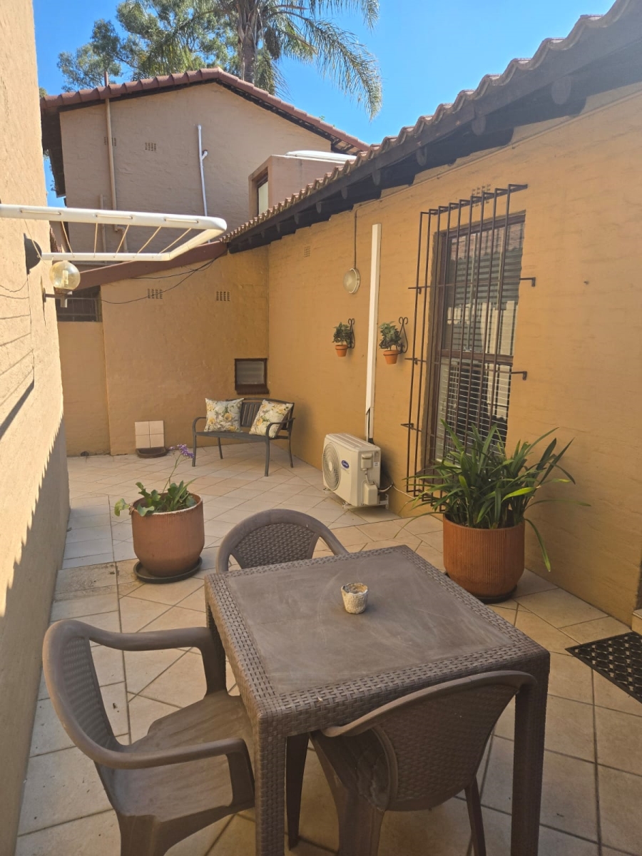 To Let 2 Bedroom Property for Rent in Sandown Gauteng