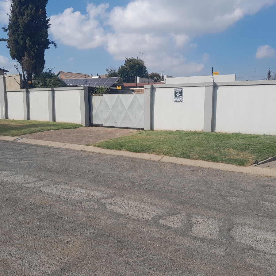 3 Bedroom Property for Sale in Brackenhurst Gauteng