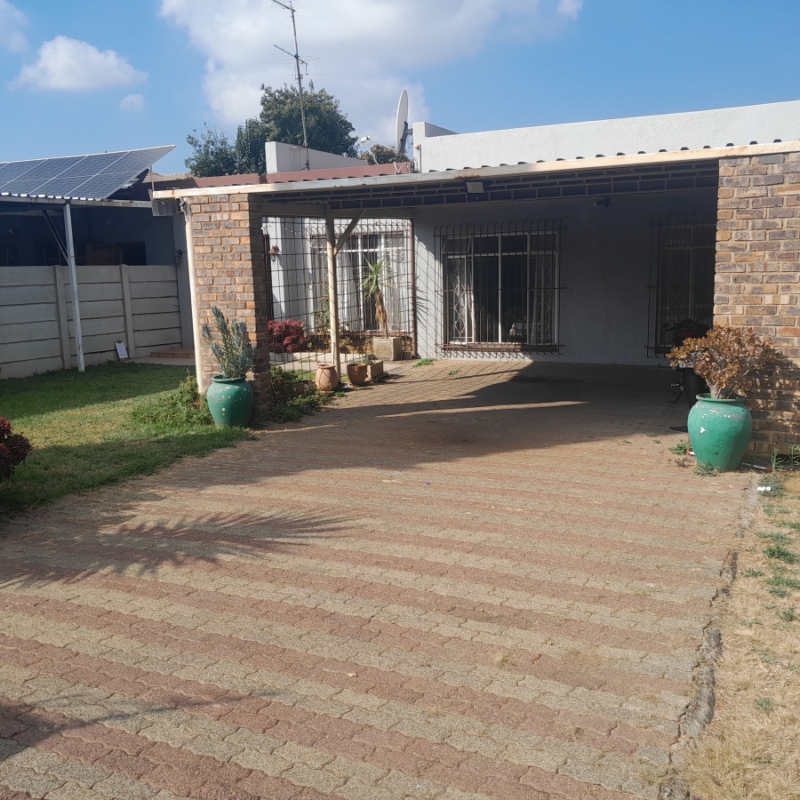 3 Bedroom Property for Sale in Brackenhurst Gauteng