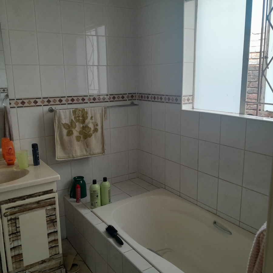 3 Bedroom Property for Sale in Brackenhurst Gauteng