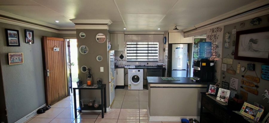 3 Bedroom Property for Sale in Albertsdal Gauteng