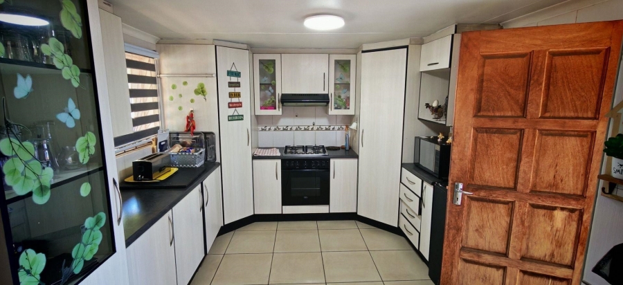 3 Bedroom Property for Sale in Albertsdal Gauteng