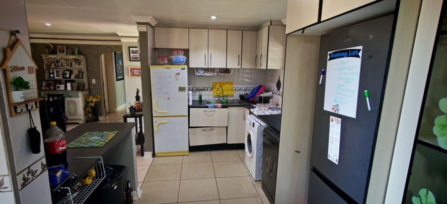 3 Bedroom Property for Sale in Albertsdal Gauteng