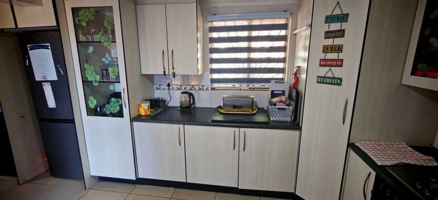3 Bedroom Property for Sale in Albertsdal Gauteng