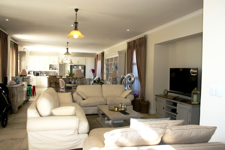 To Let 4 Bedroom Property for Rent in Waterfall Country Village Gauteng