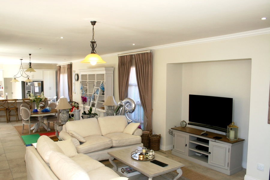 To Let 4 Bedroom Property for Rent in Waterfall Country Village Gauteng