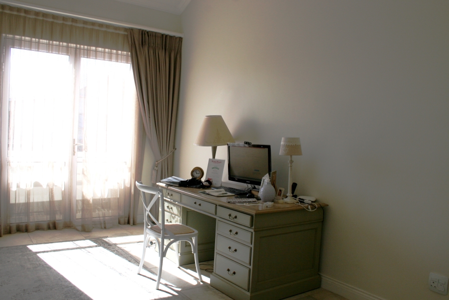 To Let 4 Bedroom Property for Rent in Waterfall Country Village Gauteng