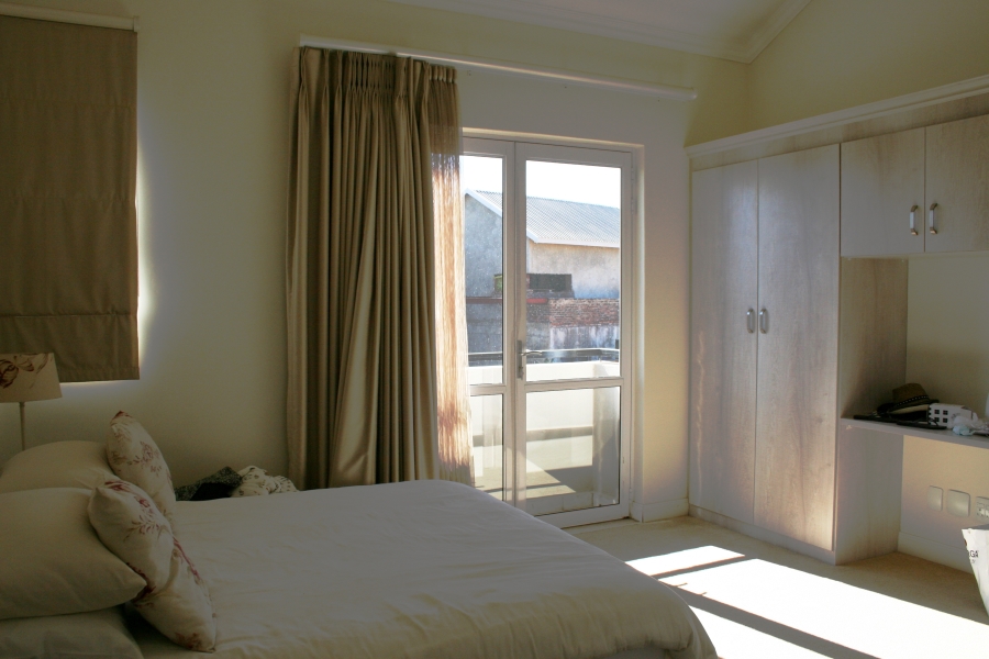 To Let 4 Bedroom Property for Rent in Waterfall Country Village Gauteng