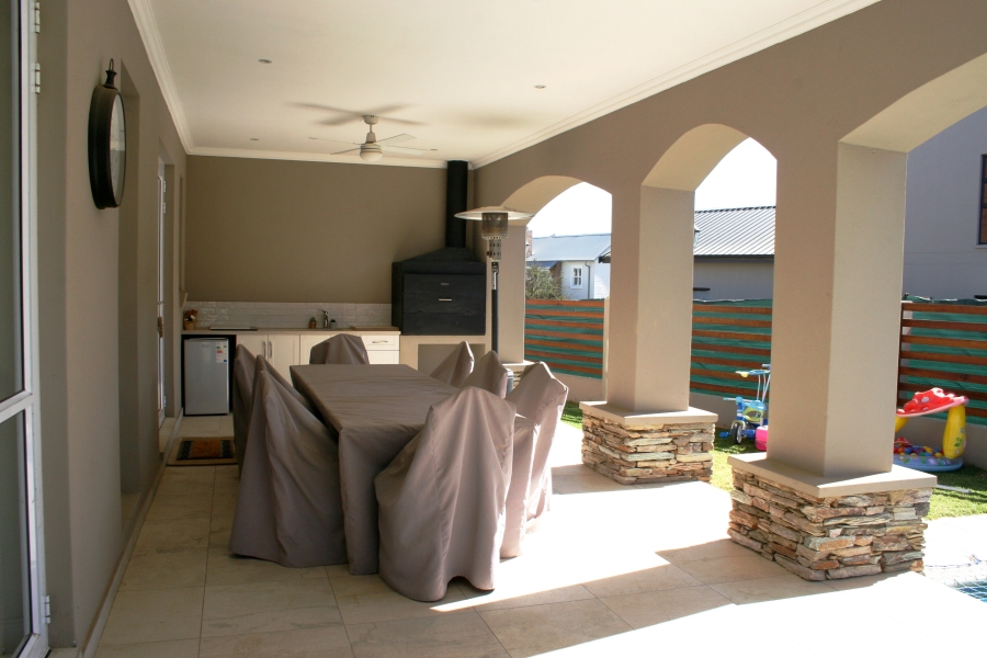 To Let 4 Bedroom Property for Rent in Waterfall Country Village Gauteng