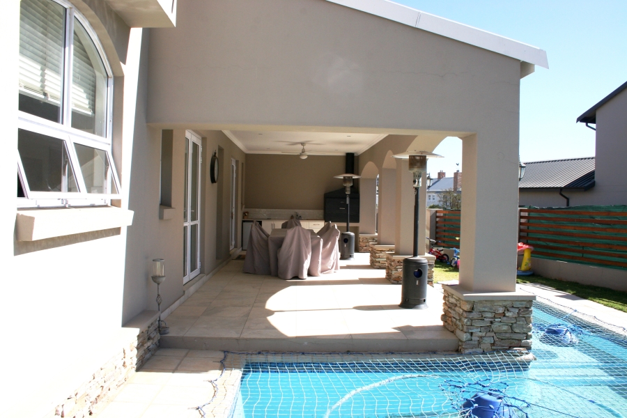 To Let 4 Bedroom Property for Rent in Waterfall Country Village Gauteng