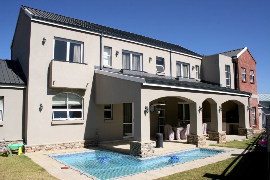 To Let 4 Bedroom Property for Rent in Waterfall Country Village Gauteng