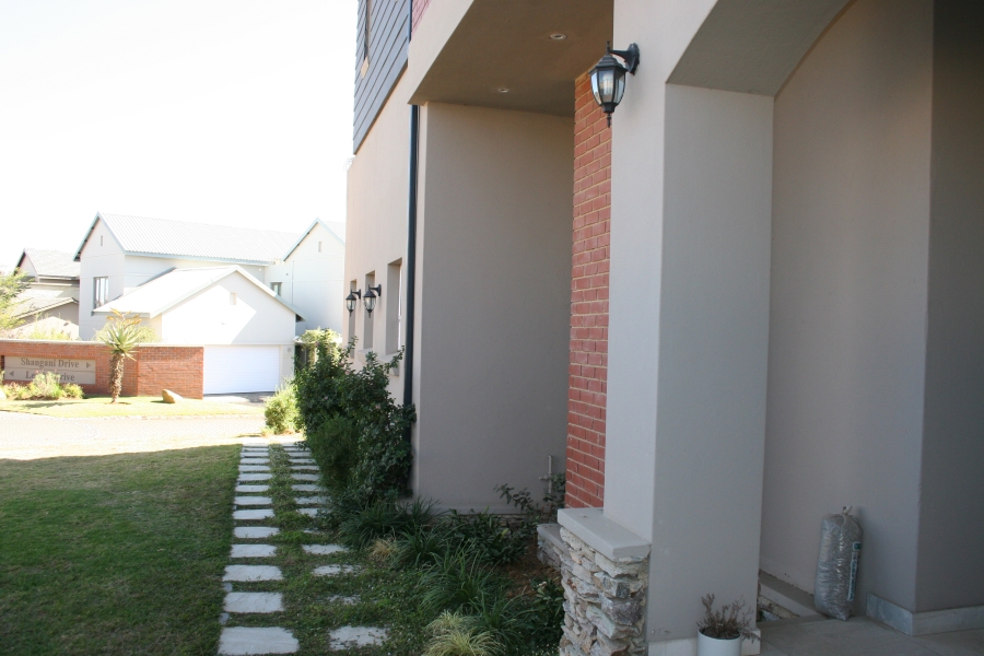 To Let 4 Bedroom Property for Rent in Waterfall Country Village Gauteng