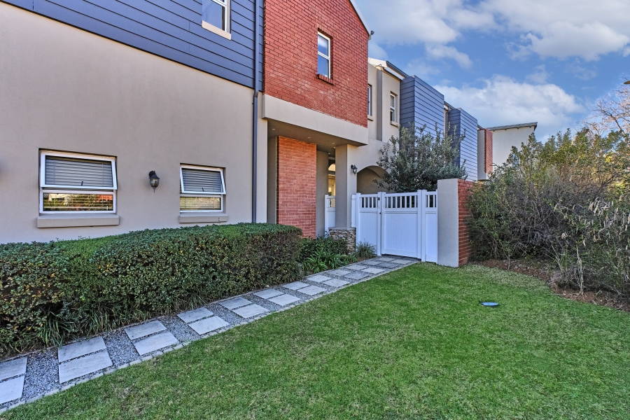 To Let 4 Bedroom Property for Rent in Waterfall Country Village Gauteng