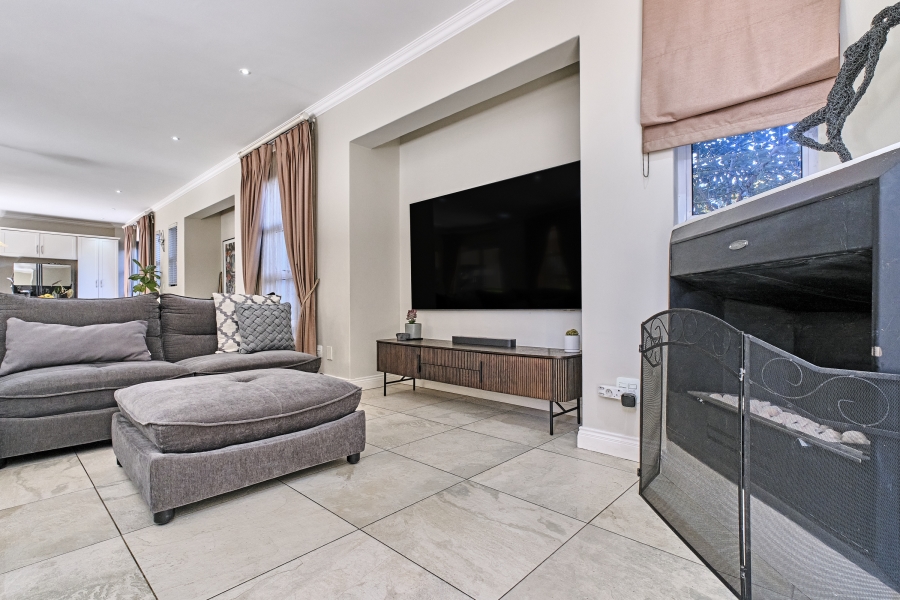 To Let 4 Bedroom Property for Rent in Waterfall Country Village Gauteng