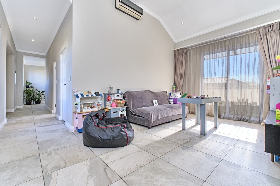 To Let 4 Bedroom Property for Rent in Waterfall Country Village Gauteng