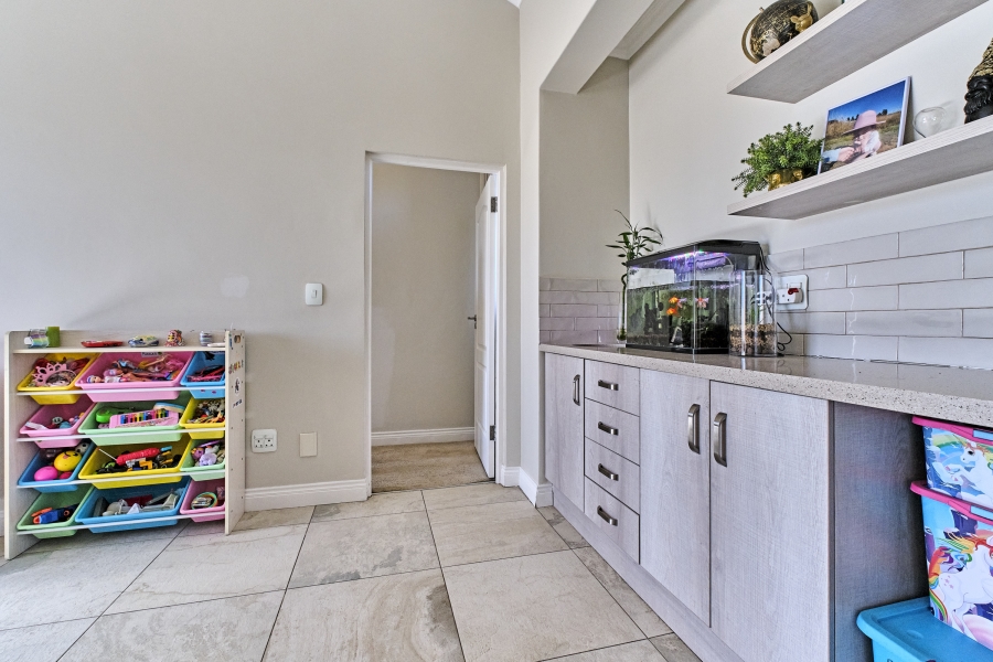To Let 4 Bedroom Property for Rent in Waterfall Country Village Gauteng