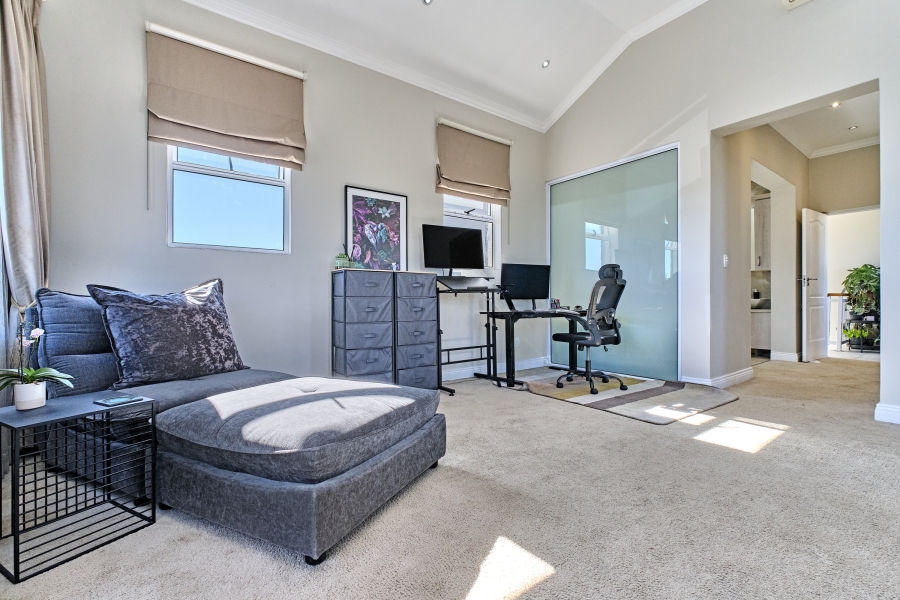 To Let 4 Bedroom Property for Rent in Waterfall Country Village Gauteng