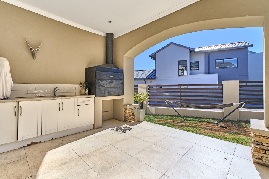 To Let 4 Bedroom Property for Rent in Waterfall Country Village Gauteng