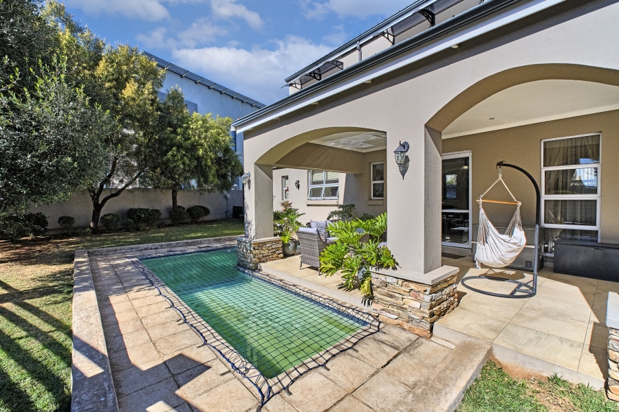 To Let 4 Bedroom Property for Rent in Waterfall Country Village Gauteng