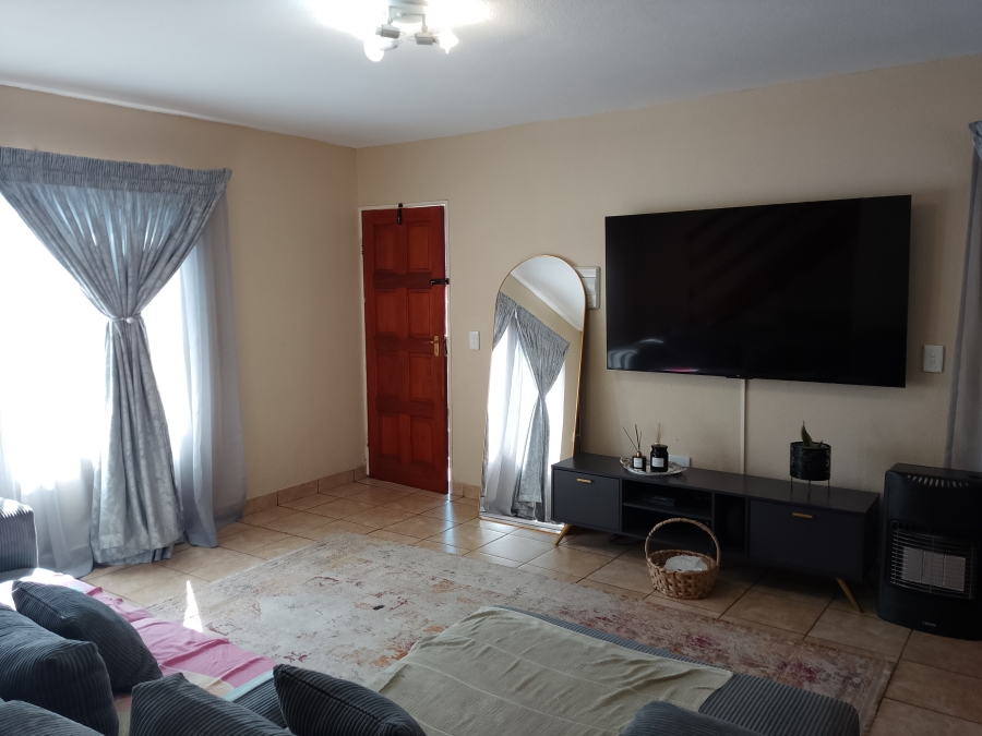 2 Bedroom Property for Sale in Kosmosdal Gauteng