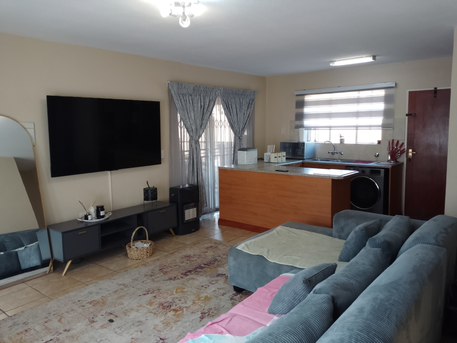 2 Bedroom Property for Sale in Kosmosdal Gauteng