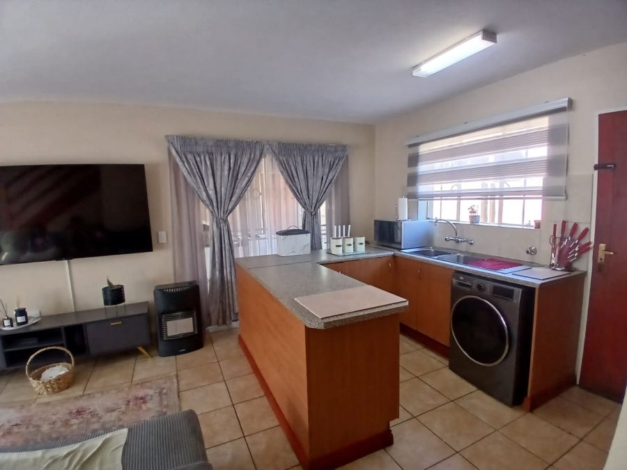 2 Bedroom Property for Sale in Kosmosdal Gauteng