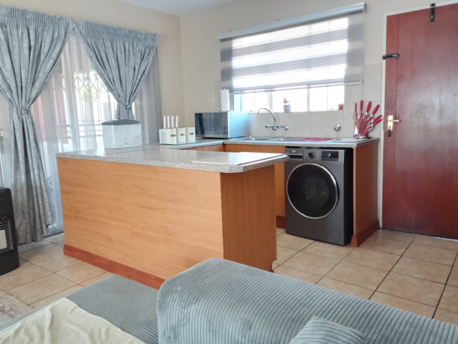 2 Bedroom Property for Sale in Kosmosdal Gauteng