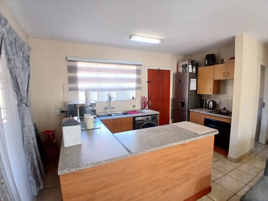 2 Bedroom Property for Sale in Kosmosdal Gauteng