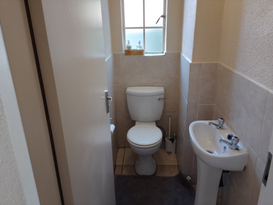 2 Bedroom Property for Sale in Kosmosdal Gauteng