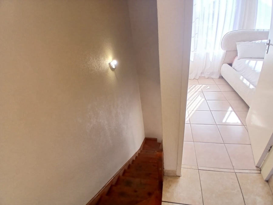 2 Bedroom Property for Sale in Kosmosdal Gauteng