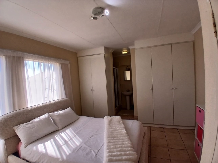 2 Bedroom Property for Sale in Kosmosdal Gauteng