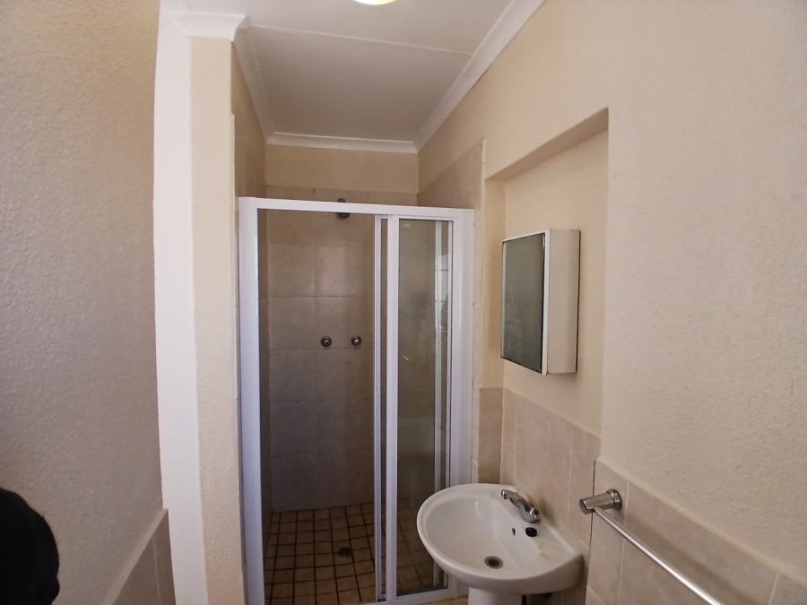 2 Bedroom Property for Sale in Kosmosdal Gauteng