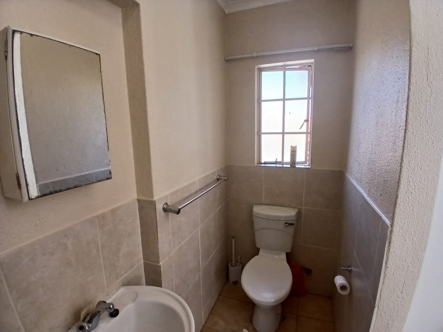 2 Bedroom Property for Sale in Kosmosdal Gauteng