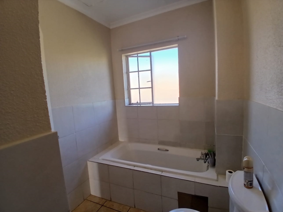 2 Bedroom Property for Sale in Kosmosdal Gauteng