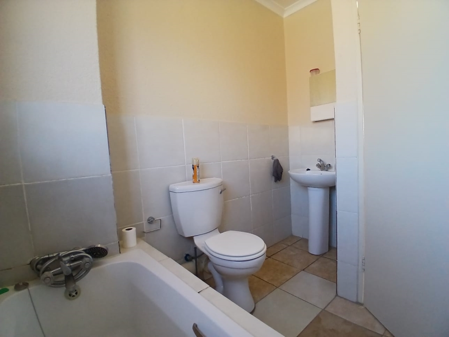 2 Bedroom Property for Sale in Kosmosdal Gauteng