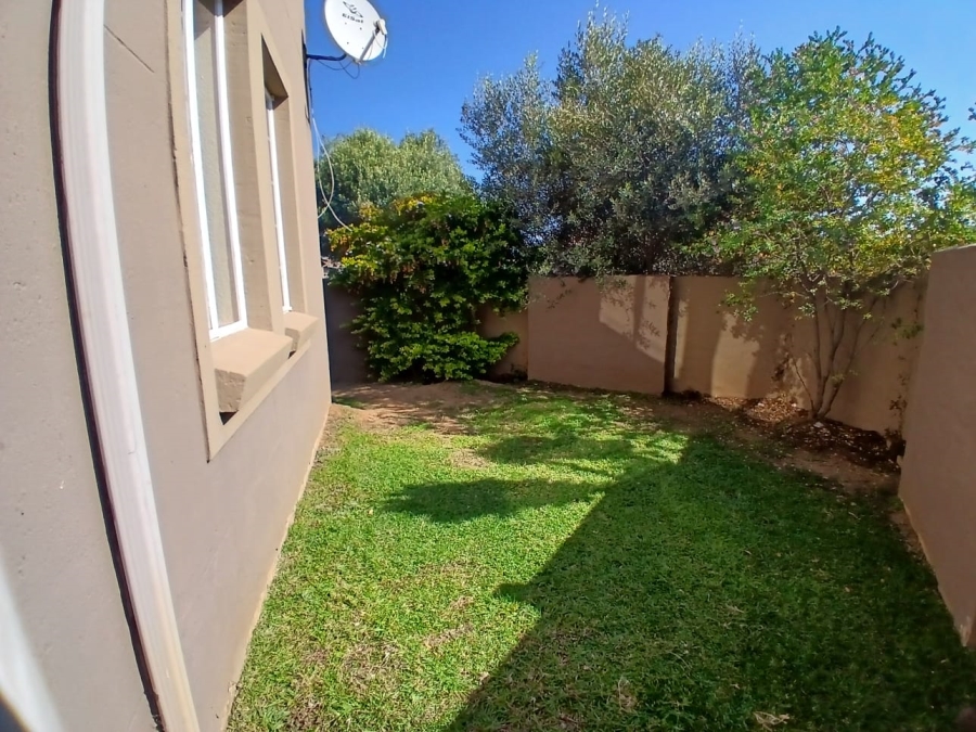 2 Bedroom Property for Sale in Kosmosdal Gauteng